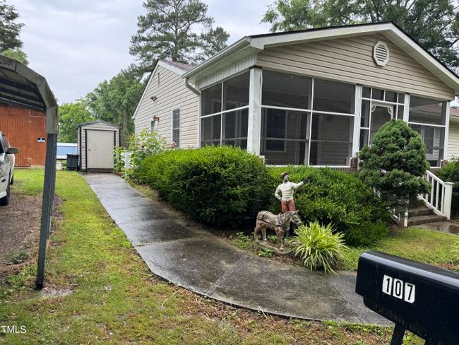 Screened in Front Porch | Image 16