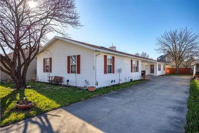 210 E Mill Street, Home with 0 bedrooms, 0 bathrooms and null parking in Staunton IL | Image 1