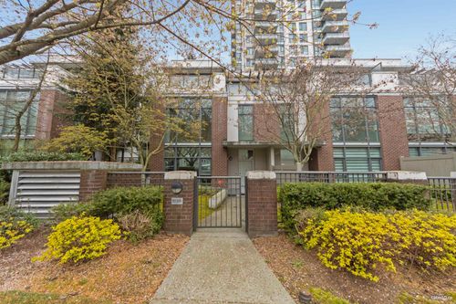 7039 17th Ave, Burnaby, BC, V3N1K6 | Card Image