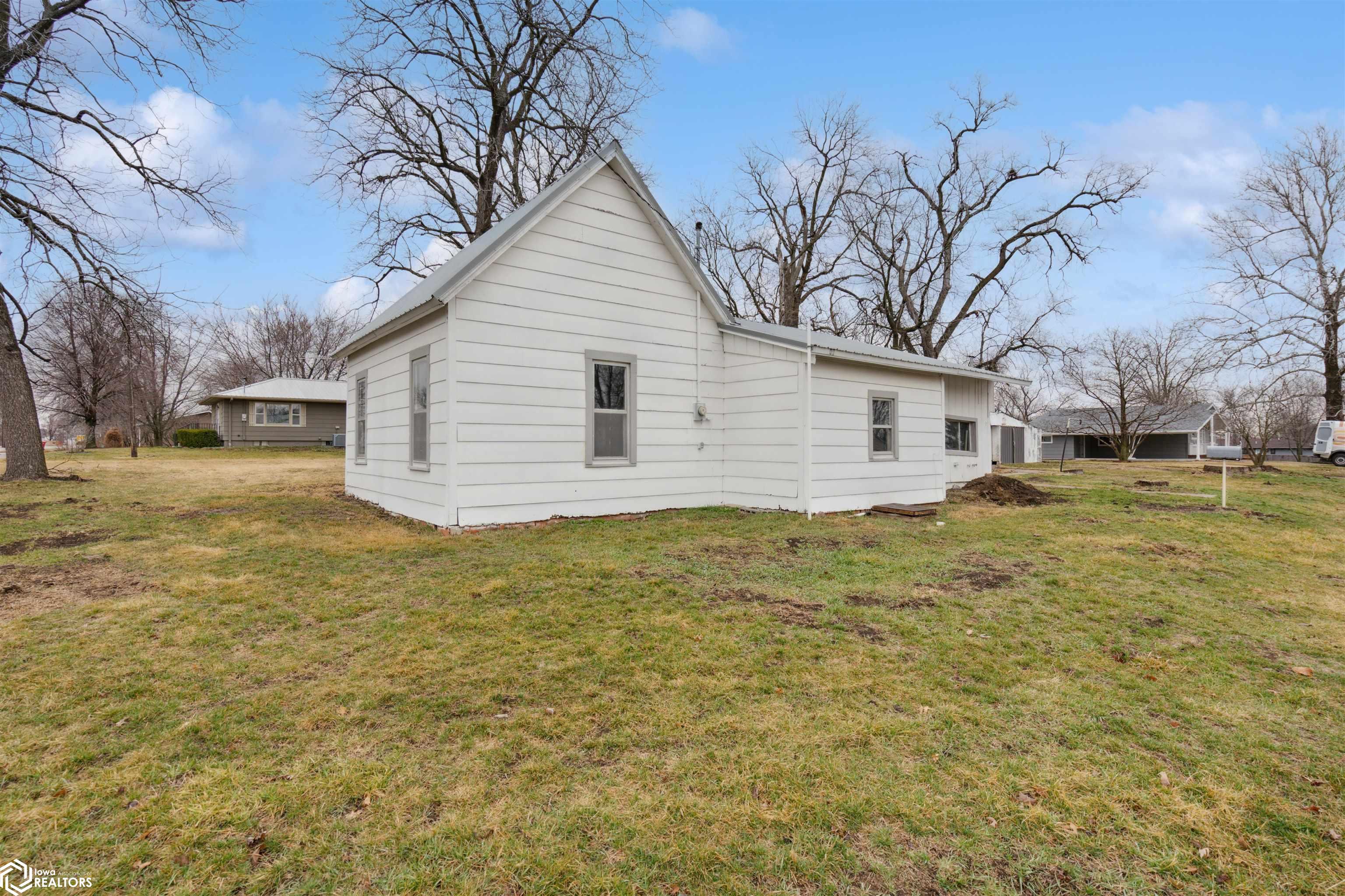 Washington St, Melcher Dallas, IA 50062