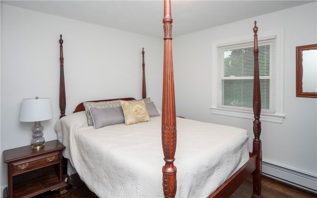 1560 W Main Rd, Home with 3 bedrooms, 1 bathrooms and 4 parking in Middletown RI | Image 15