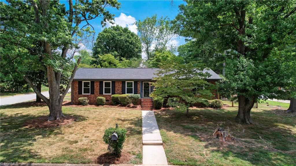 Coronado Dr, Greensboro, NC 27410