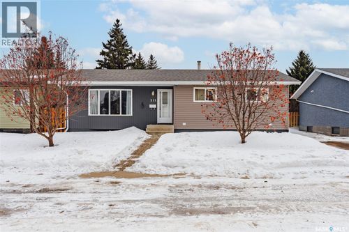 215 Needham Cres, Saskatoon, SK, S7M4X3 | Card Image