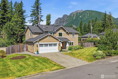 890 Se 10th Street, North Bend, WA, 98045 | Card Image