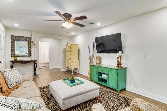814 W Gonzalez St, House other with 3 bedrooms, 2 bathrooms and 1 parking in Pensacola FL | Image 8