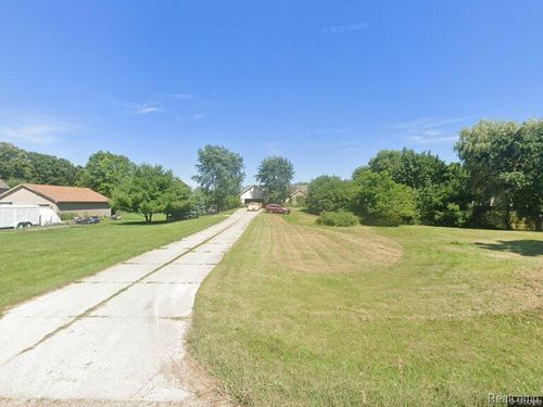 3932 Thomas Rd, Oxford, MI, 48371-1550 | Card Image