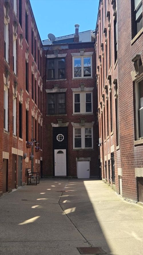 3 Holden Ct, Boston, MA, 02109-5544 | Card Image