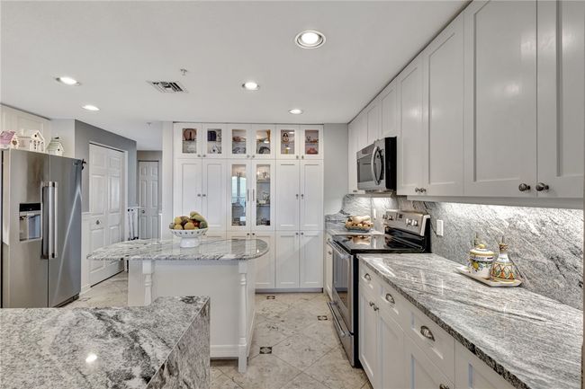 APT-2-3 - 5051 N Highway A1a, House attached with 4 bedrooms, 4 bathrooms and null parking in Hutchinson Island FL | Image 5