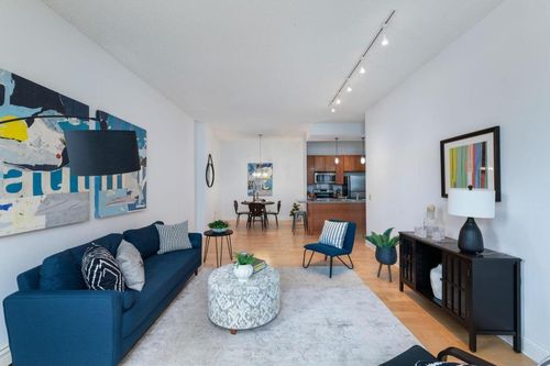 apt-205-215 7th St Ne, Minneapolis, MN, 55413-2709 | Card Image