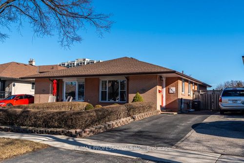 2416 Padstow Cres, Mississauga, ON, L5J2G4 | Card Image