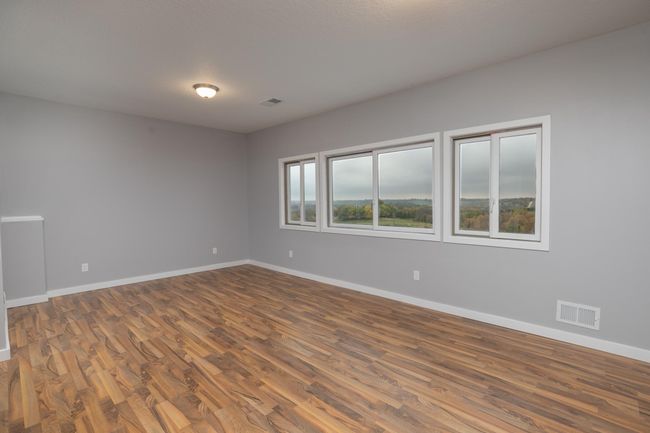 Living Room Empty | Image 19