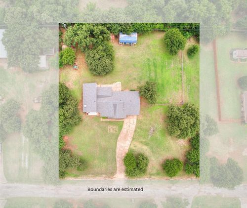 3904 Redbud Lane, Edmond, OK, 73034 | Card Image