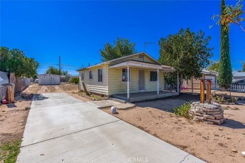16463 Pine St, Hesperia, CA, 92345 | Card Image