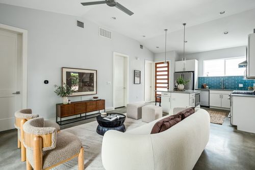 2-1703 Perez St, Austin, TX, 78721-1241 | Card Image