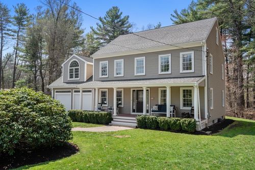 7 Crest Cir, Medfield, MA, 02052-2104 | Card Image