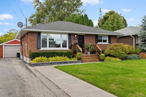 7448 Wanless St, Niagara Falls, ON, L2H1C9 | Card Image