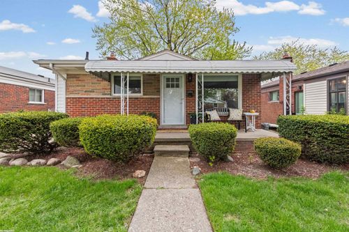 31720 Saint Margaret St, Saint Clair Shores, MI, 48082-2231 | Card Image