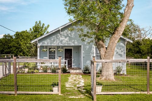 372 Old Lockhart Rd, Lockhart, TX, 78644-2285 | Card Image