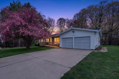 4648 N Neff Rd, Edmore, MI, 48829-9304 | Card Image