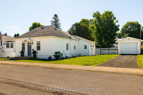 180 Wellington St, Carleton Place, ON, K7C1B5 | Card Image