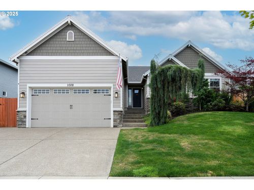 1028 Jaysie Dr, Silverton, OR, 97381-8760 | Card Image
