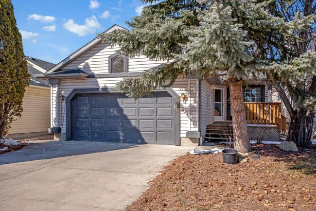 379 Del Ray Road Ne, Home with 6 bedrooms, 2 bathrooms and 4 parking in Calgary AB | Image 3