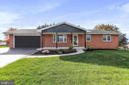 140 Williamson Avenue Avenue, GREENCASTLE, PA, 17225 | Card Image