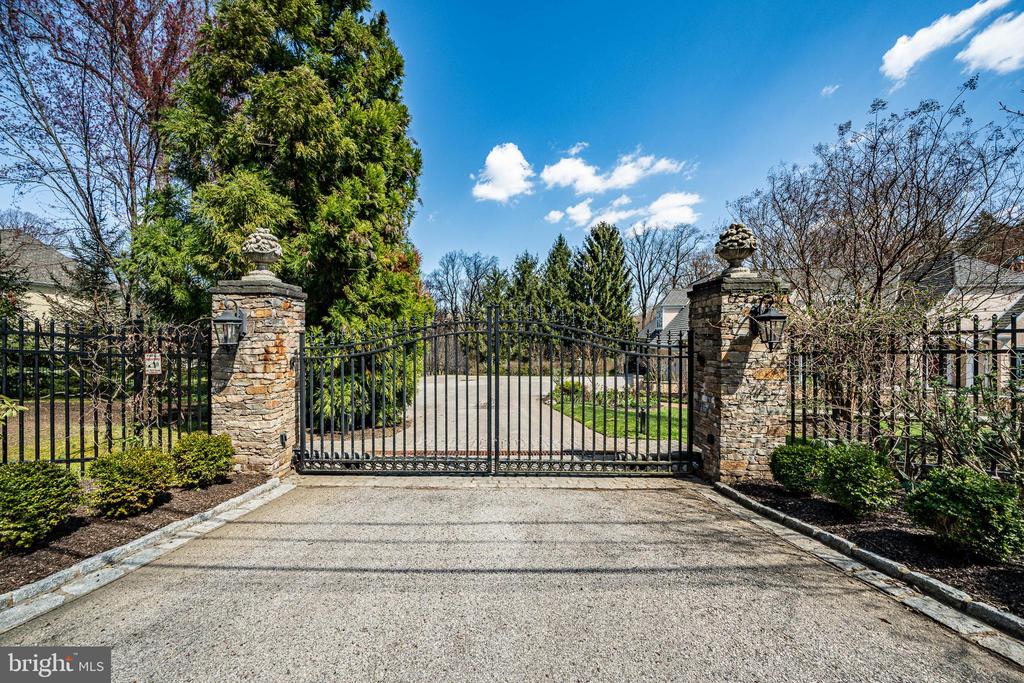 Maplehill Rd, Gladwyne, PA 19035