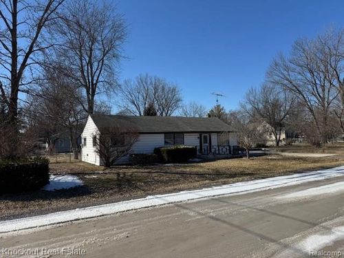 7151 Estrelle Ave, Mount Morris, MI, 48458-2146 | Card Image