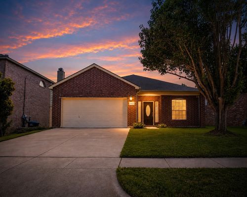 12652 Oakwood Cir, Euless, TX, 76040-3417 | Card Image