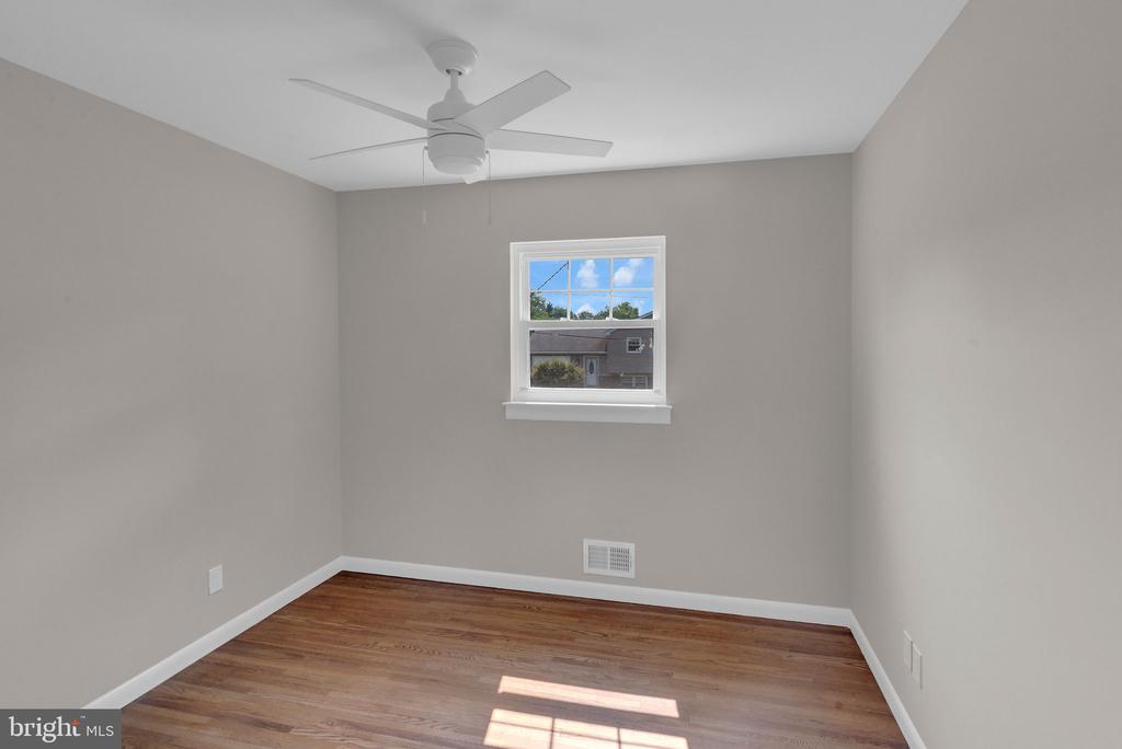 Residential in MOUNT HOLLY 4