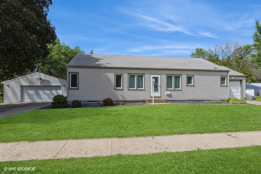 Madison Ave, Des Moines, IA 50313