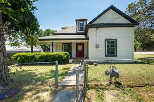 207 College St, Chico, TX, 76431-2435 | Card Image