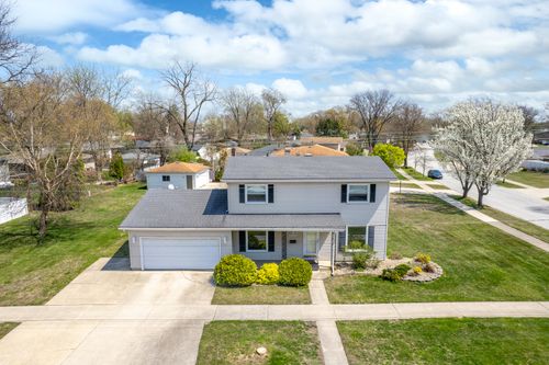 9235 White Oak Ave, Munster, IN, 46321-3347 | Card Image