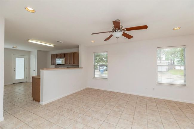 21202 Fire Wind Ct, House other with 3 bedrooms, 2 bathrooms and 2 parking in Spring TX | Image 5