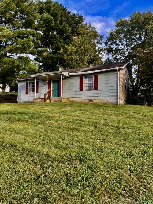 417 Honeysuckle Ln, Glade Spring, VA, 24340 | Card Image