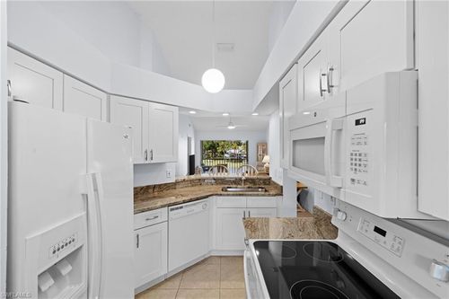 b201-121 Wading Bird Cir, NAPLES, FL, 34110-1250 | Card Image