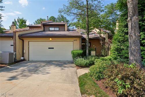 1695 Brookwood Dr, Akron, OH, 44313-5065 | Card Image