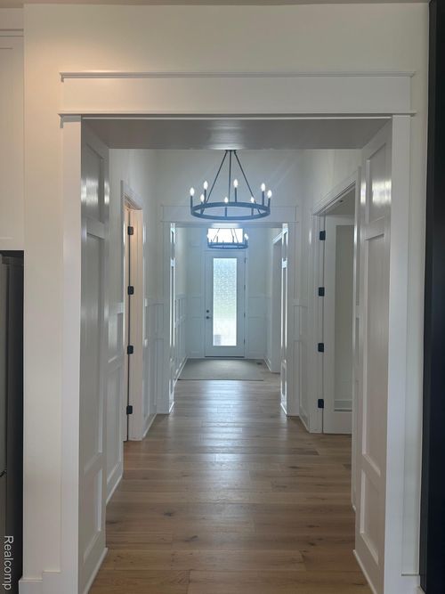 57192 Meadowridge Dr, Washington Township, MI, 48094-4012 | Card Image