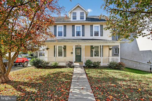 253 E 10th Ave, CONSHOHOCKEN, PA, 19428-1513 | Card Image