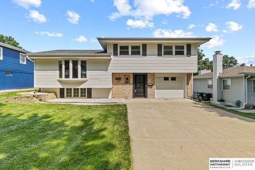 3717 Cornhusker Dr, Omaha, NE, 68124-3937 | Card Image