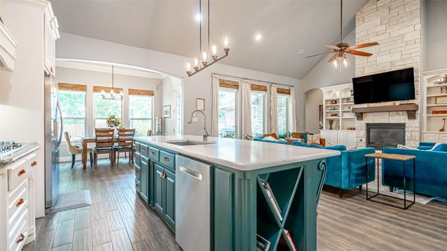 1302 Joshua Way, House other with 4 bedrooms, 3 bathrooms and null parking in Granbury TX | Image 13