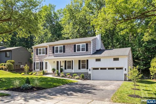 10 Robert Ct, Verona, NJ, 07044-5115 | Card Image