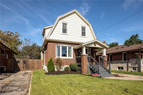 38 E 17th St, Hamilton, ON, L9A4M1 | Card Image
