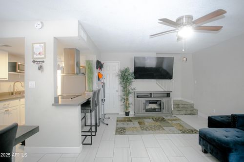 4255 N 68th Dr, Phoenix, AZ, 85033-8256 | Card Image