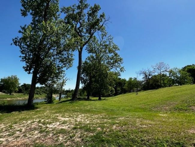 924 Robson St, Home with 0 bedrooms, 0 bathrooms and null parking in Columbus TX | Image 4