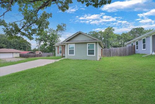 501 E Day St, Denison, TX, 75021-4813 | Card Image