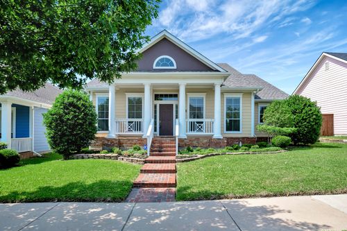 8256 Bridge St, North Richland Hills, TX, 76180-5534 | Card Image