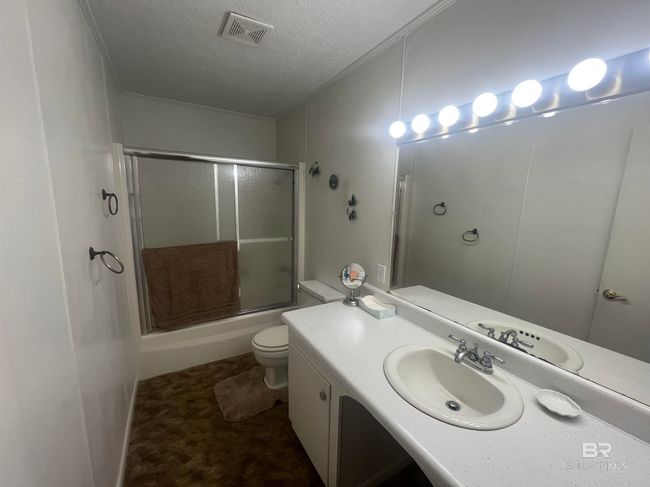Bathroom | Image 19