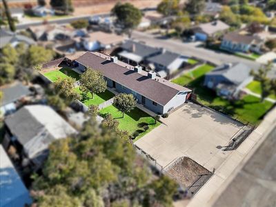 484 S Palm Street, Home with 6 bedrooms, 3 bathrooms and null parking in Woodlake CA | Image 1